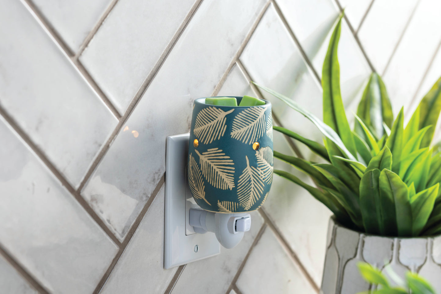 Candle Warmers Etc. - Pressed Leaf Pluggable Fragrance Warmer