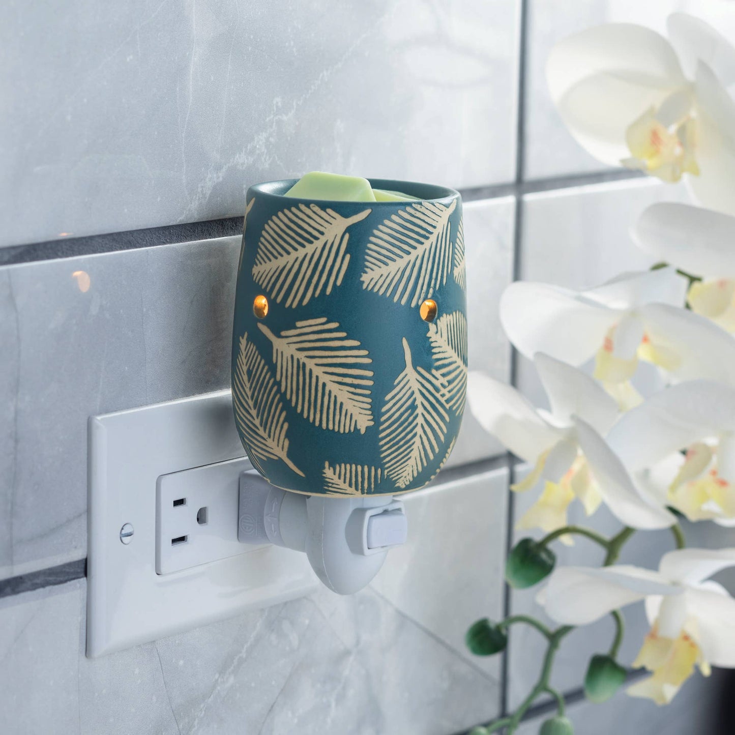 Candle Warmers Etc. - Pressed Leaf Pluggable Fragrance Warmer
