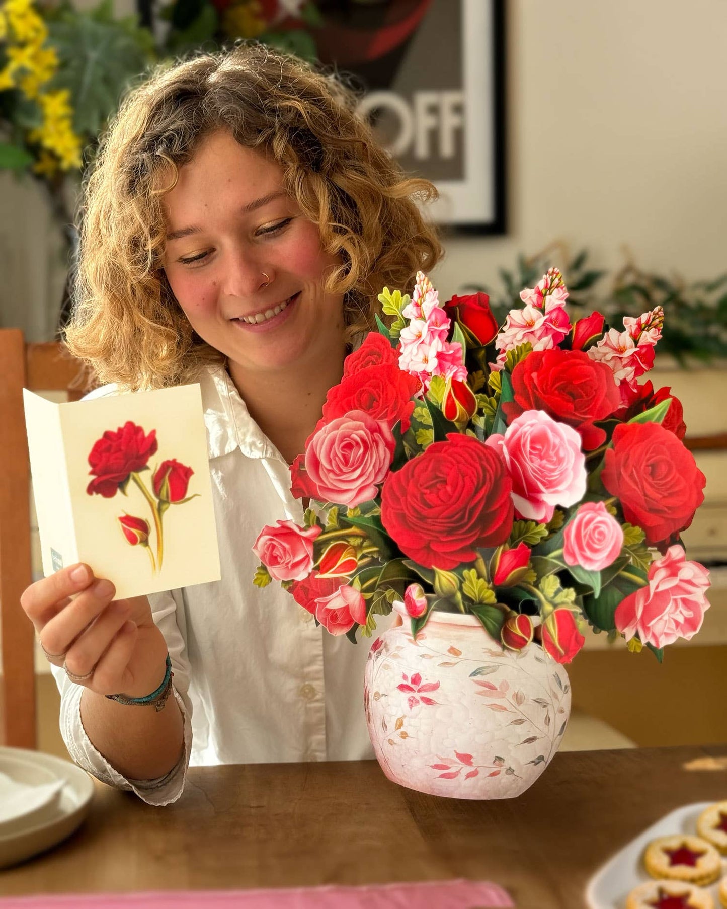 FreshCut Paper LLC - Blooming Roses (Pop-up Greeting Cards)